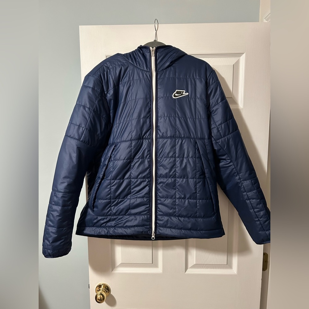 Nike Men’s Insulated Puffer Jacket w/ Hood – Navy Blue (L)